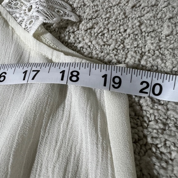 Ya Los Angeles Ivory Lace Shoulder Blouse - Picture 5 of 9